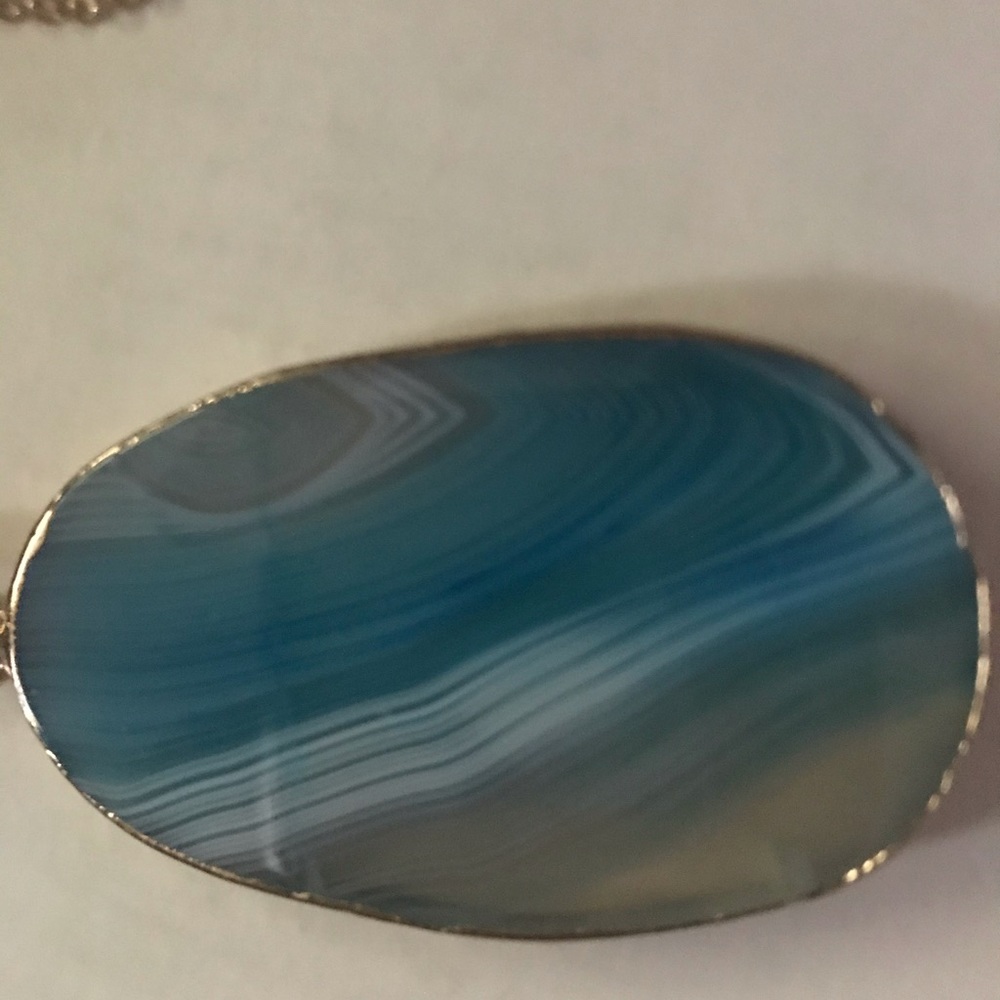 Geode pendant necklace, w/gold chain,